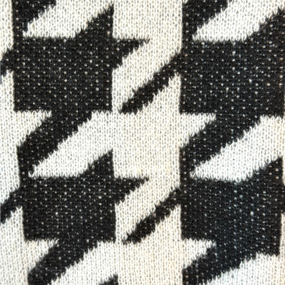 Black & White Houndstooth Knit Skirt Small - Picture 5 of 9
